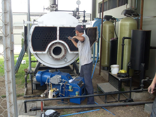 Công nhân vệ sinh lò hơi nồi hơi đúng chuẩn